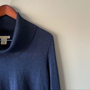 🍭 2/$40 EUC Vertical Design Sweater! 🍭